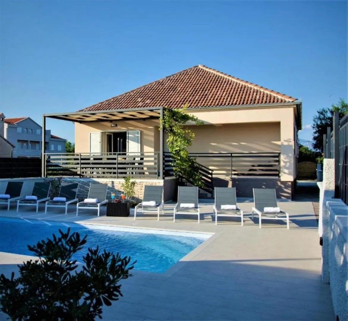 Holiday Home Ivana - Private Pool Privlaka